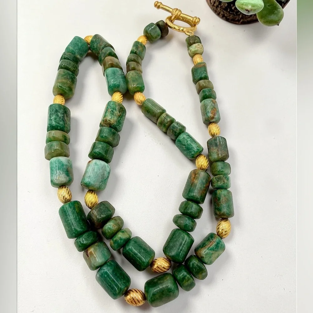 Mineral Grade Emerald Nugget Bead Necklace GoldTone Spacers Toggle Clasp 18” 53g - Picture 12 of 17